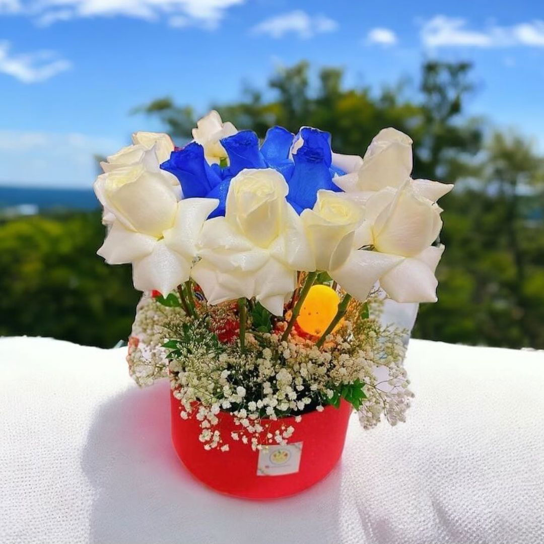 Photo shared by BloomNation on July 02, 2024 tagging @colibrigardenla. May be an image of candle, hamper, flower arrangement, flower pot, prairie gentian, scorpion grass, baby's-breath, rose, carnation and text.